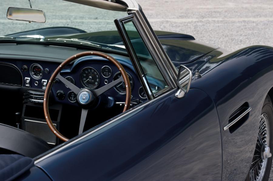 Детали экстерьера Aston Martin DB5 Convertible (1523/R) 1964 года  (фото 6 из 23)
